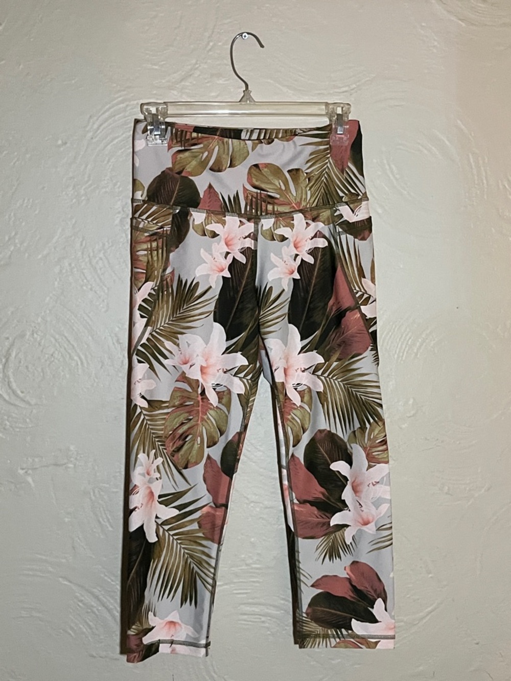 Old Navy Active Tropical Baby Blue and Pink Floral Print Capris